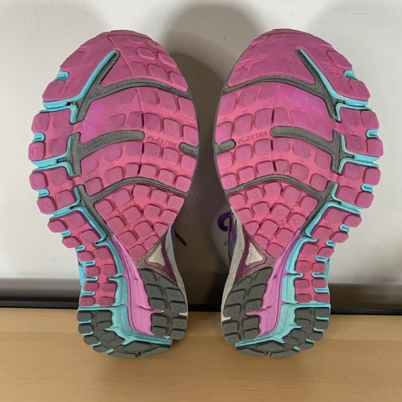 Brooks Adrenaline GTS 17 size 7.5B - Picture 10 of 11